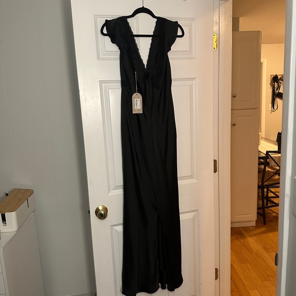 Meshki Chelsea cap sleeve dress - Picture 6 of 8